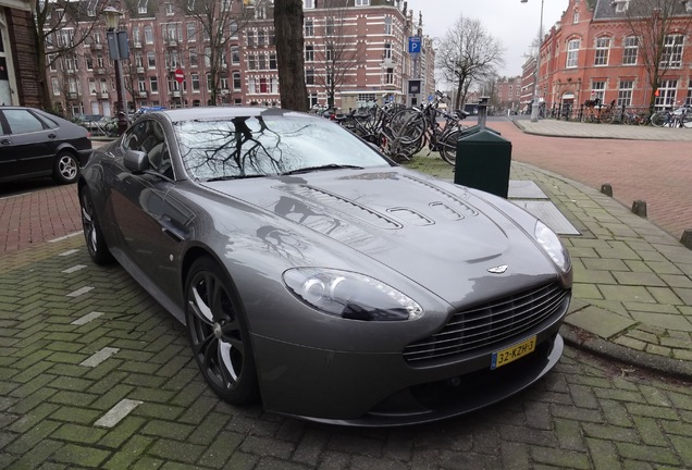 Aston Martin V12 Vantage