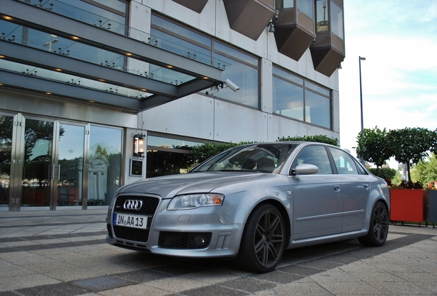 Audi RS4 Sedan