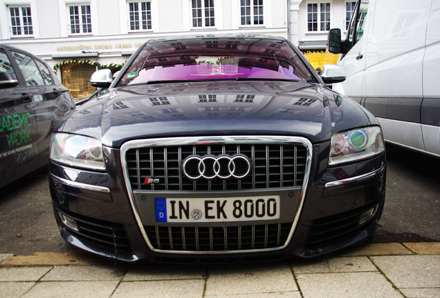 Audi S8 D3