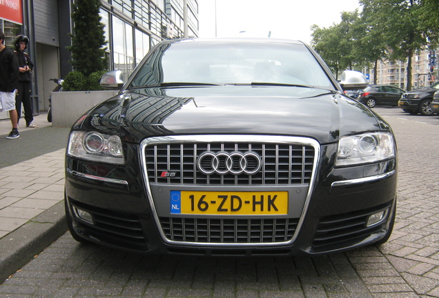 Audi S8 D3