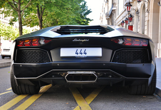 Lamborghini Aventador LP700-4