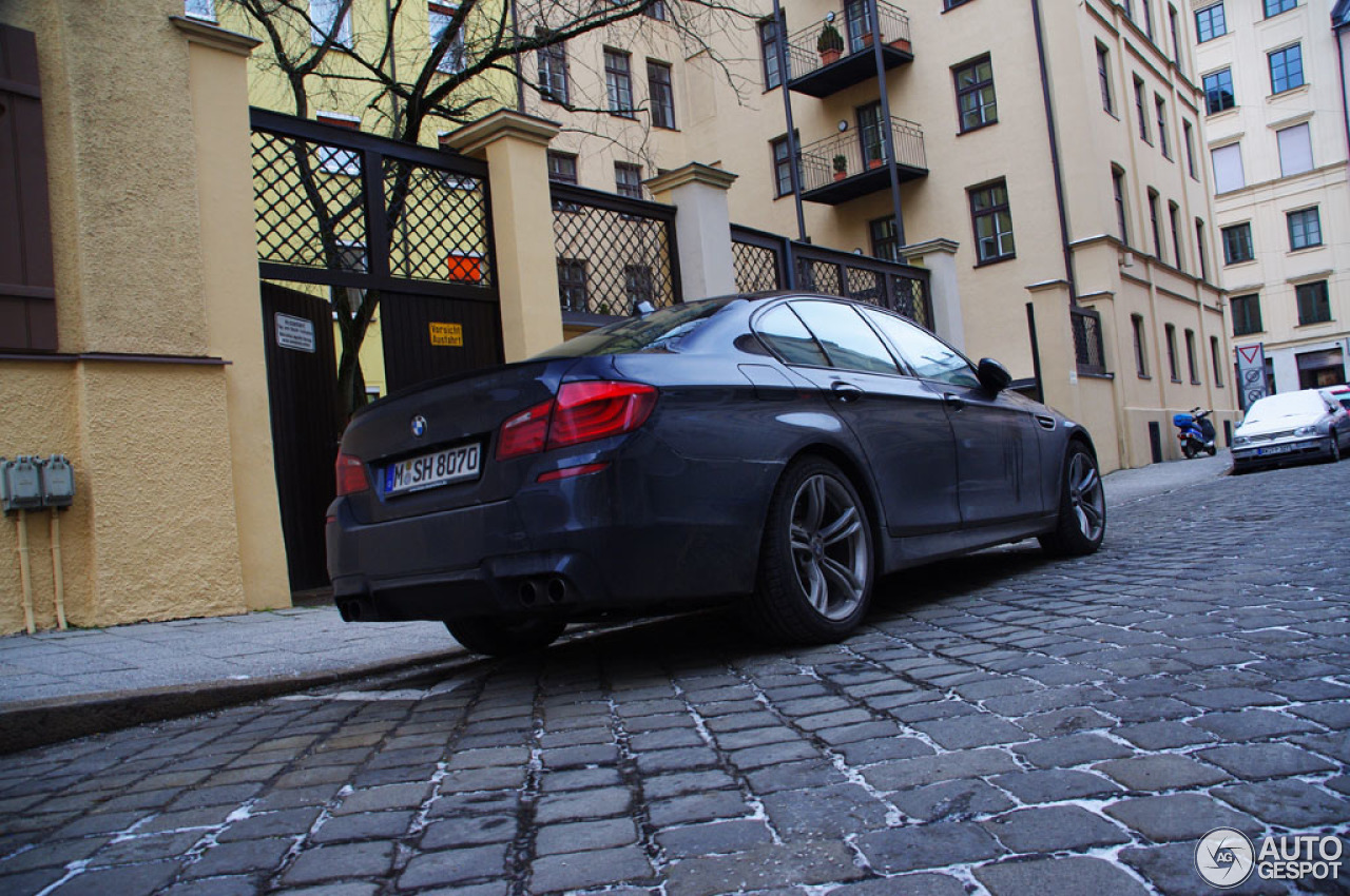 BMW M5 F10 2011