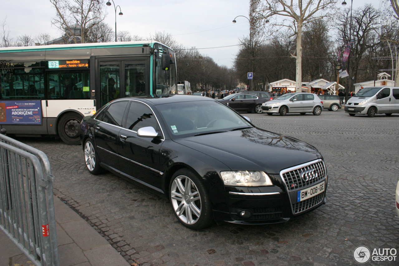 Audi S8 D3