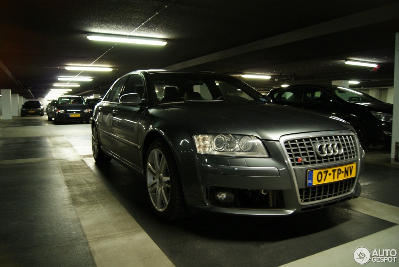 Audi S8 D3