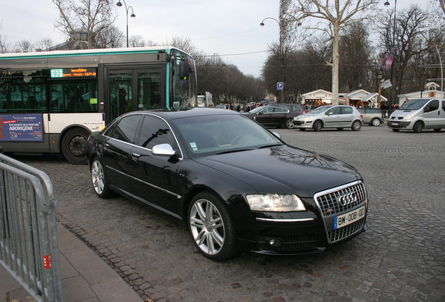 Audi S8 D3