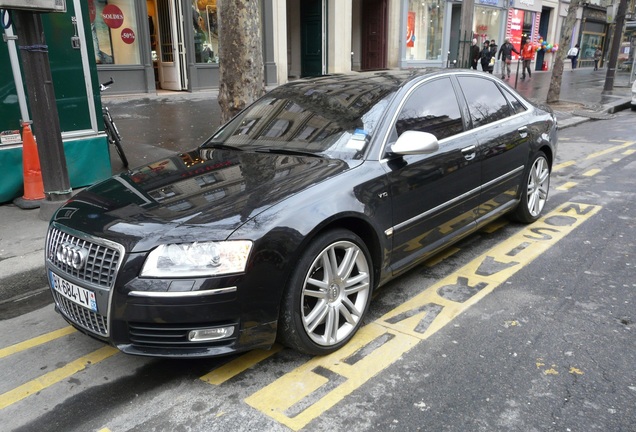 Audi S8 D3