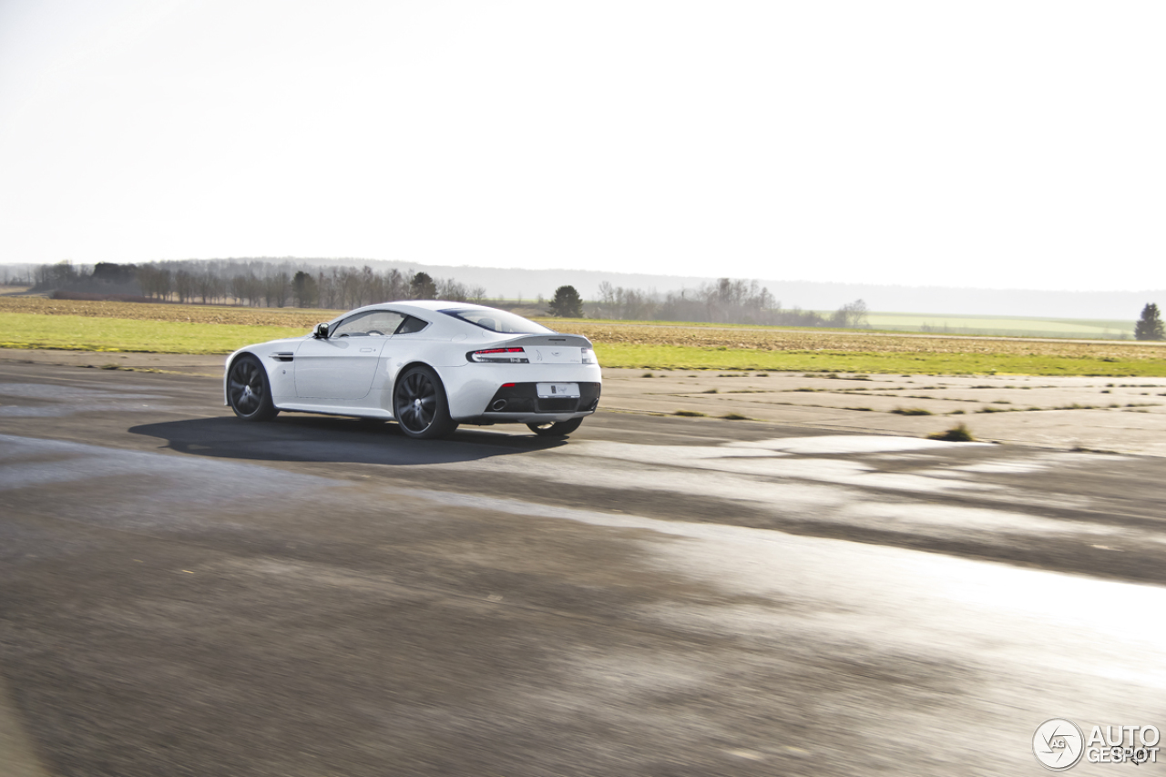 Aston Martin V12 Vantage