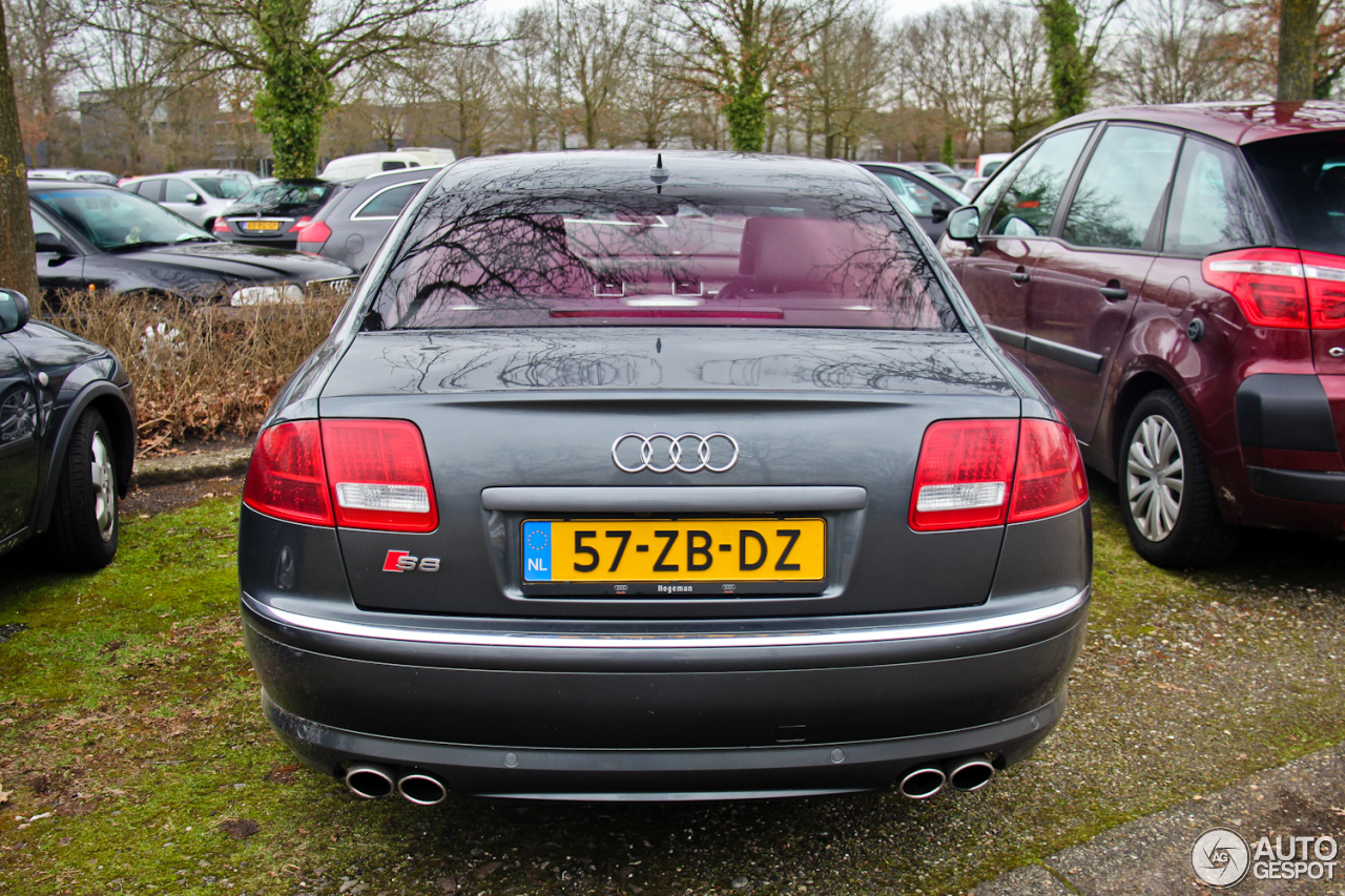 Audi S8 D3