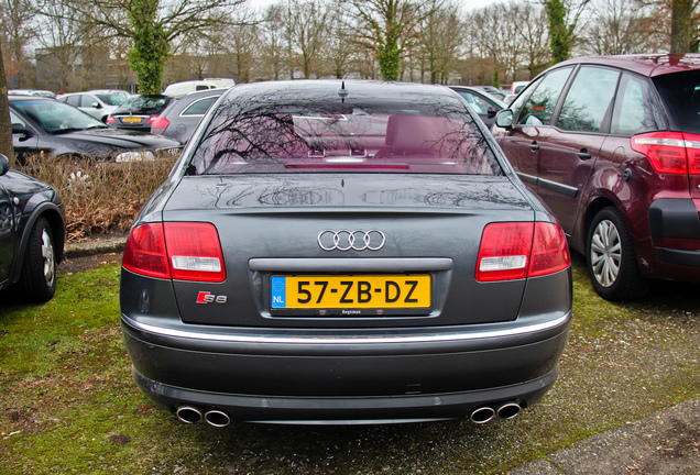 Audi S8 D3