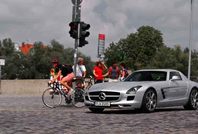 Mercedes-Benz SLS AMG