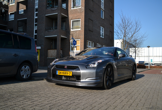 Nissan GT-R