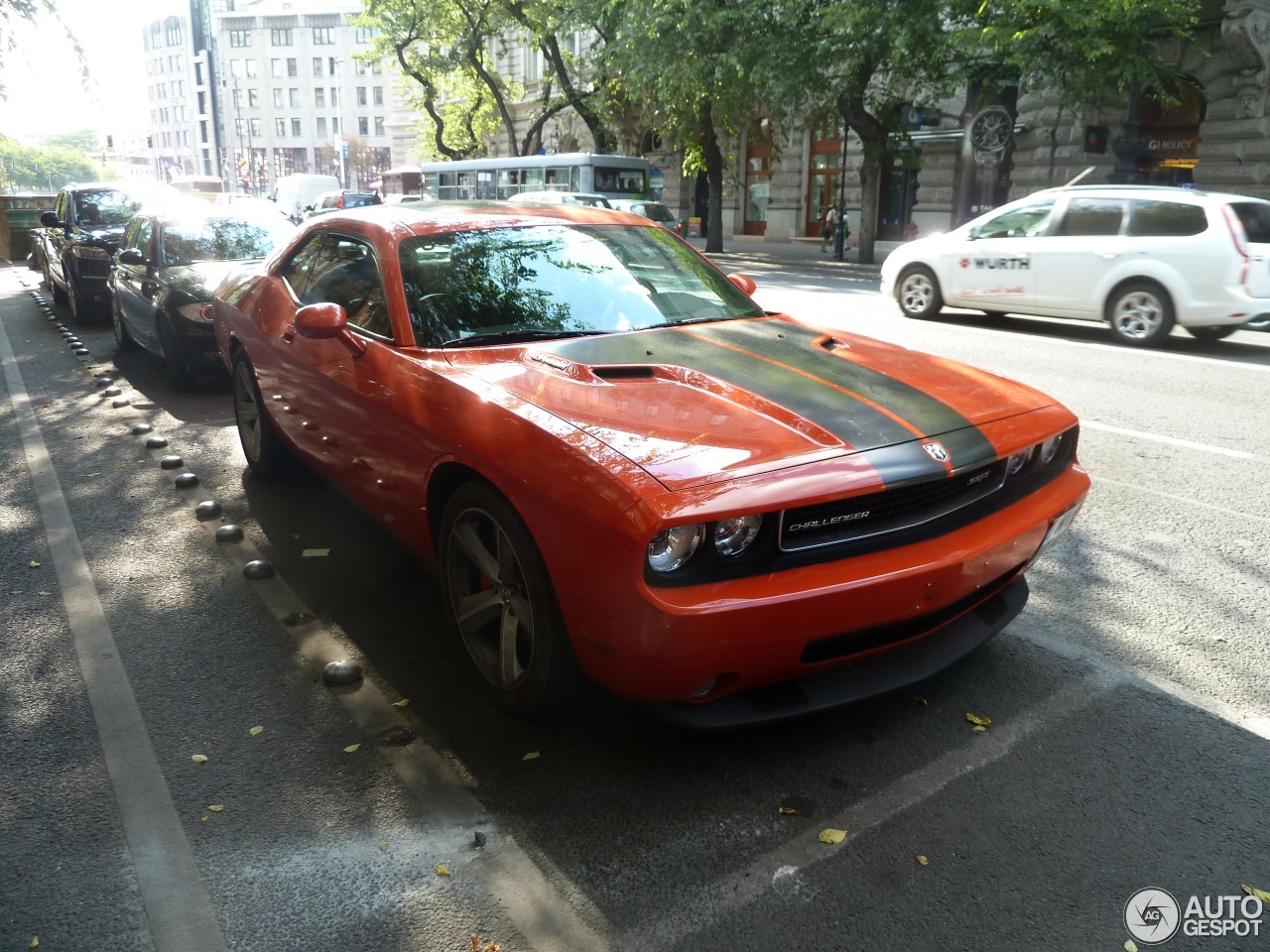 Dodge Challenger SRT-8