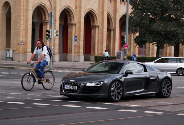 Audi R8 V10