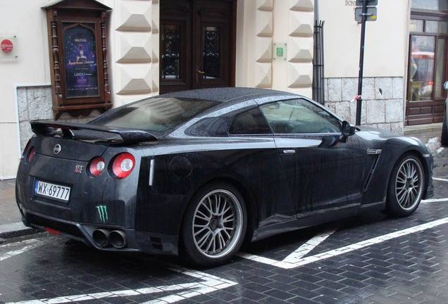 Nissan GT-R 2011