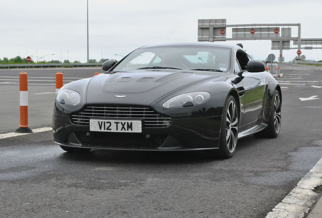 Aston Martin V12 Vantage Carbon Black Edition