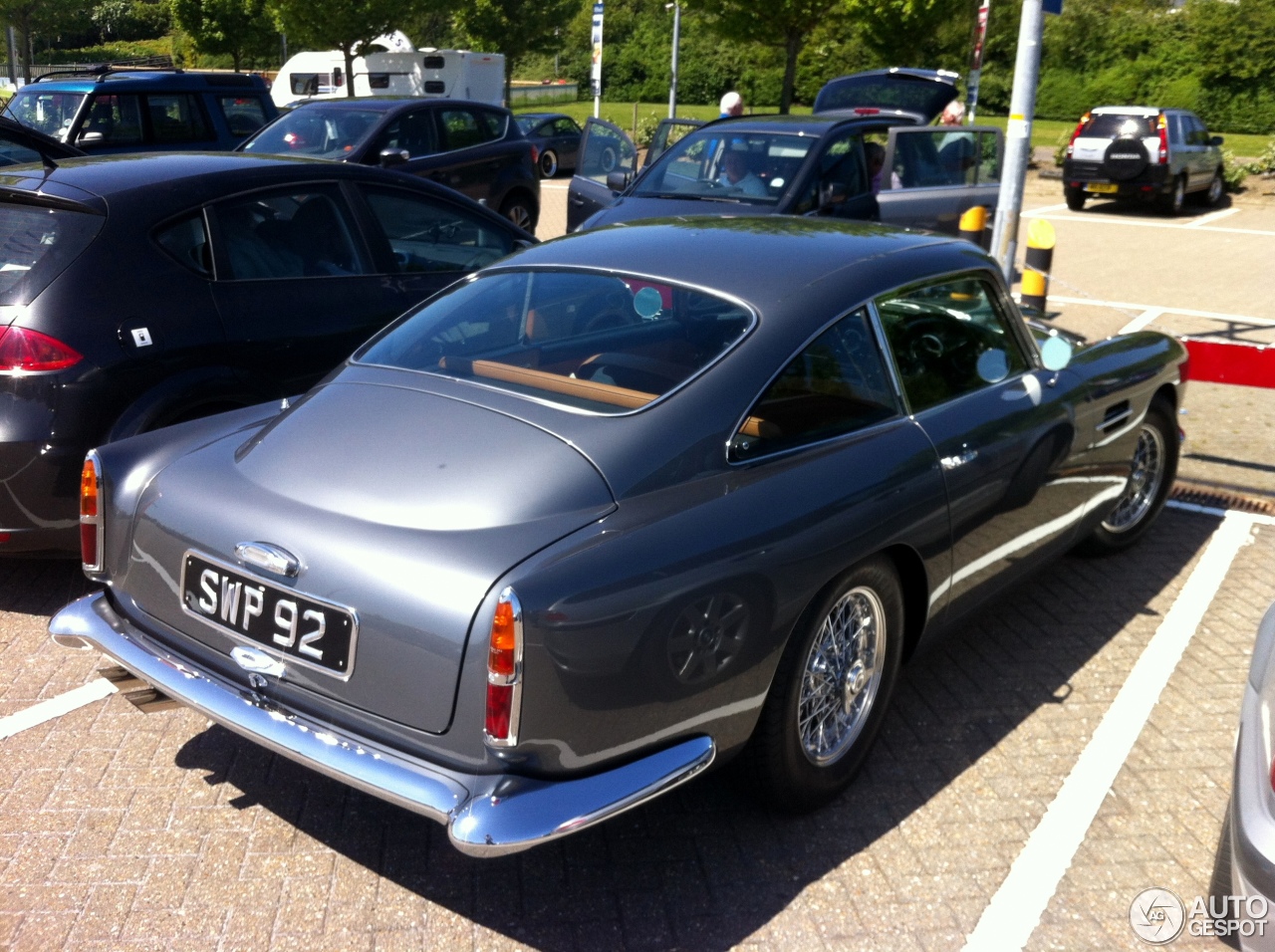 Aston Martin DB4