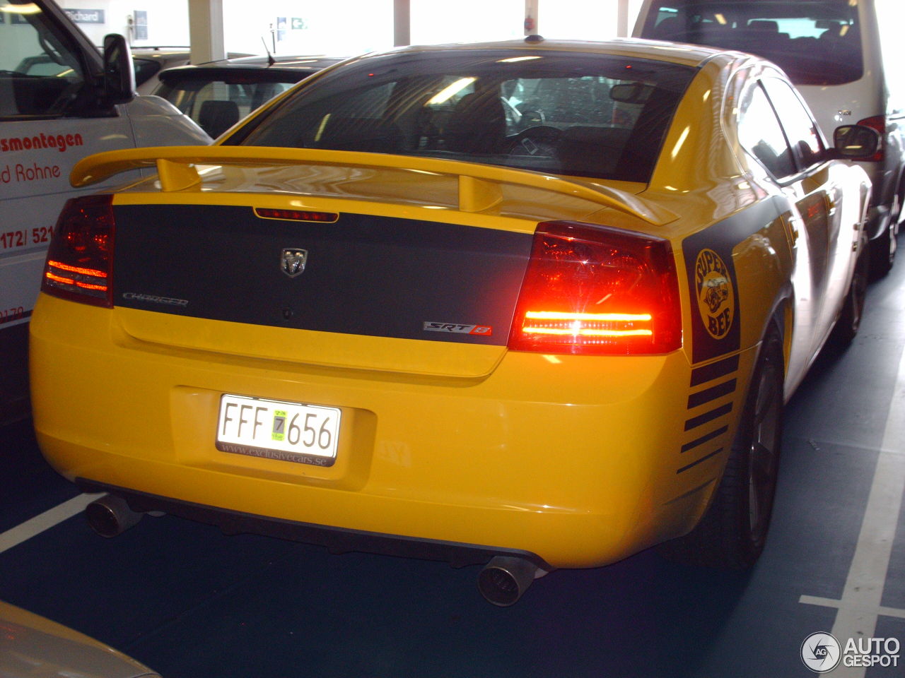 Dodge Charger SRT-8 Super Bee