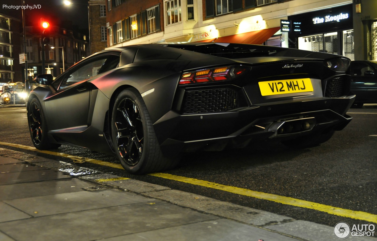 Lamborghini Aventador LP700-4