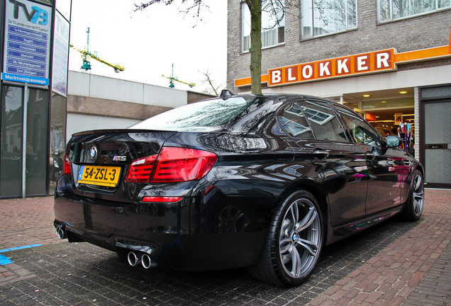 BMW M5 F10 2011