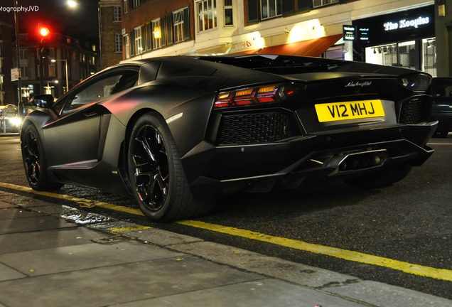 Lamborghini Aventador LP700-4