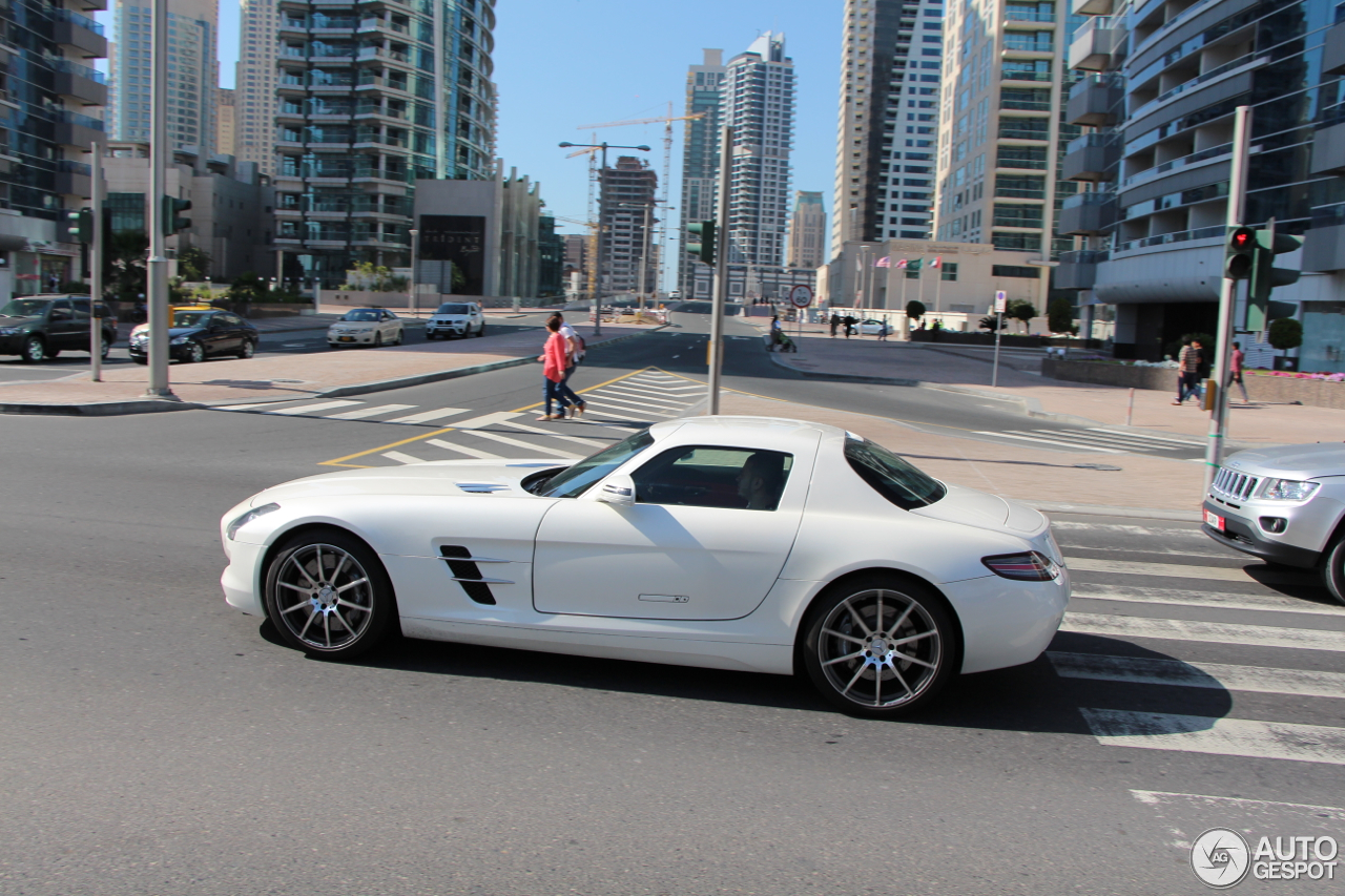 Mercedes-Benz SLS AMG