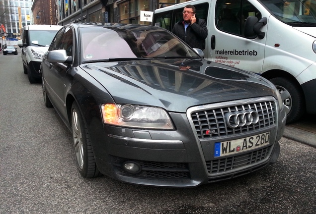 Audi S8 D3