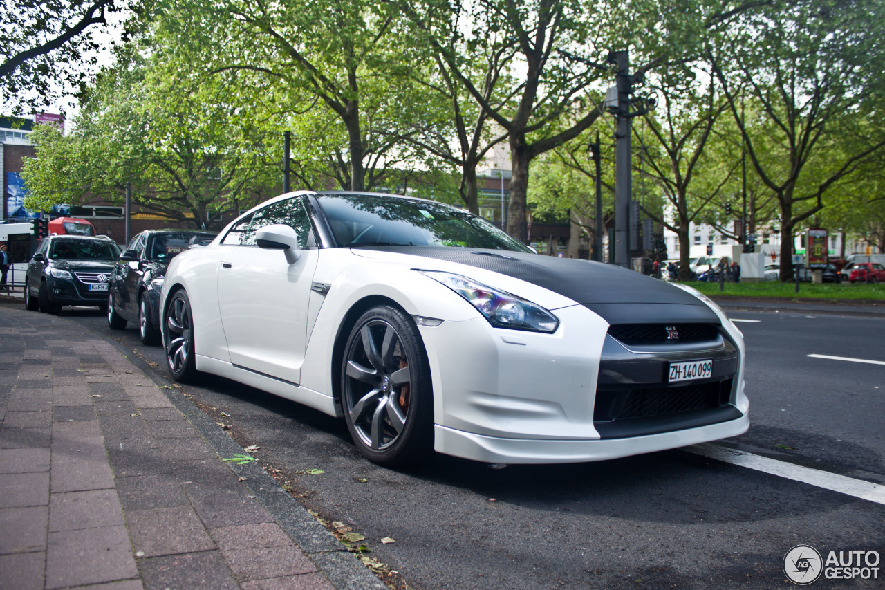 Nissan GT-R