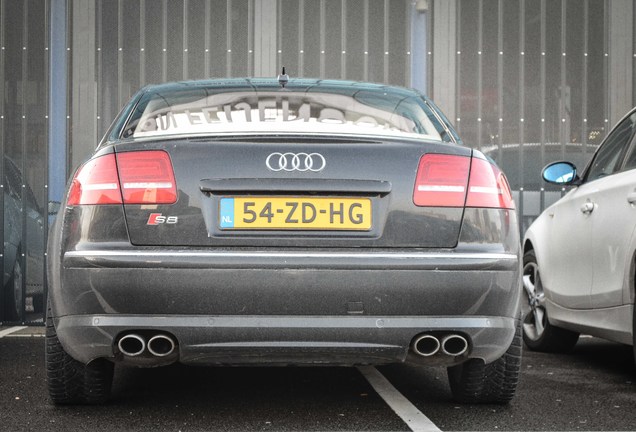 Audi S8 D3