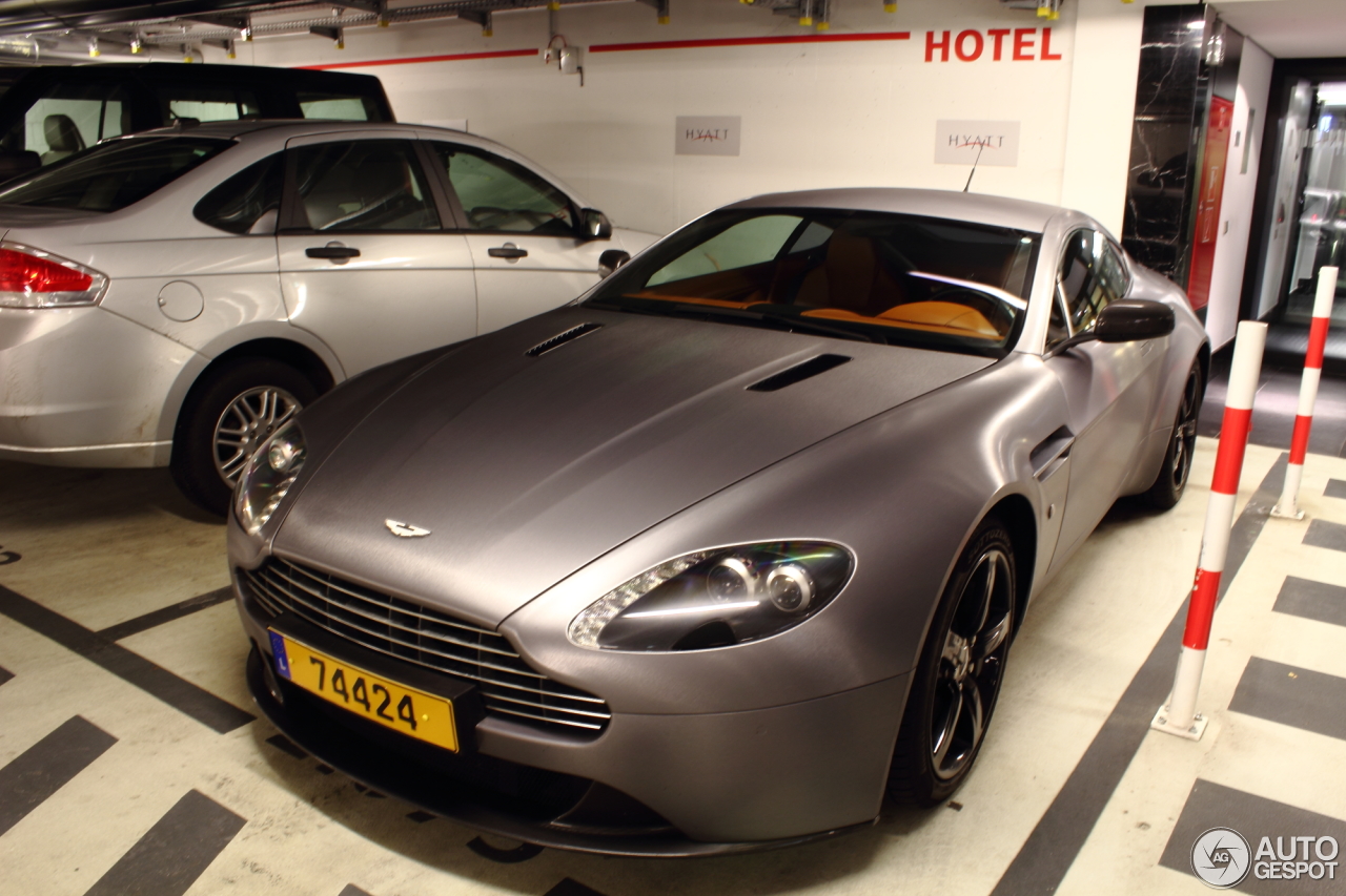 Aston Martin V8 Vantage S