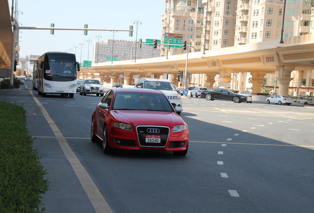 Audi RS4 Sedan