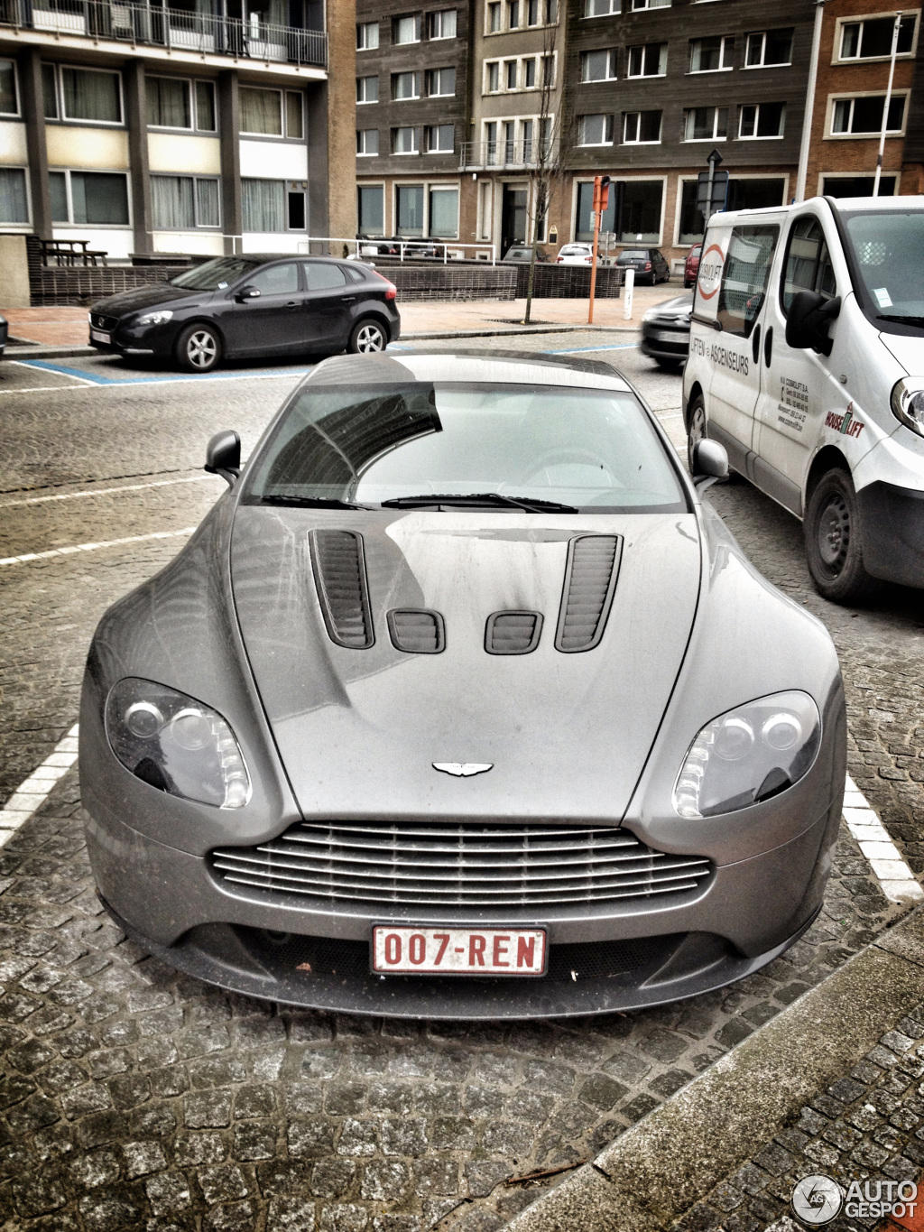 Aston Martin V12 Vantage