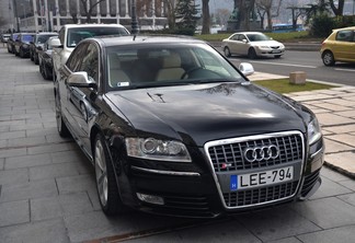 Audi S8 D3