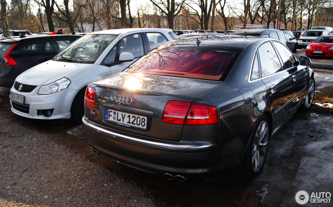 Audi S8 D3