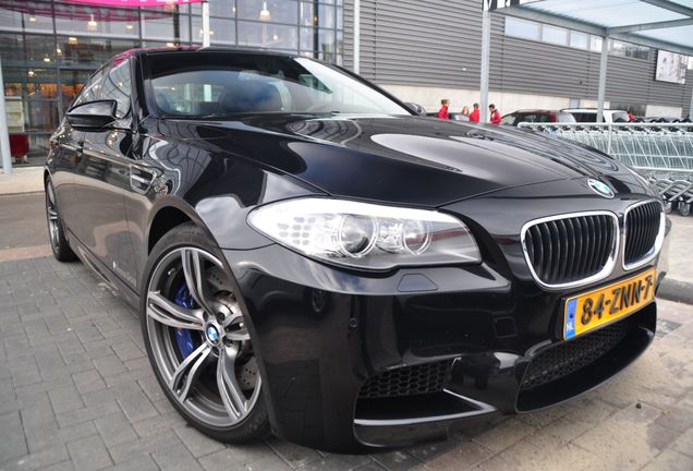 BMW M5 F10 2011