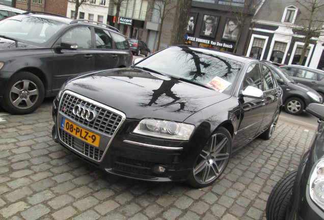 Audi S8 D3