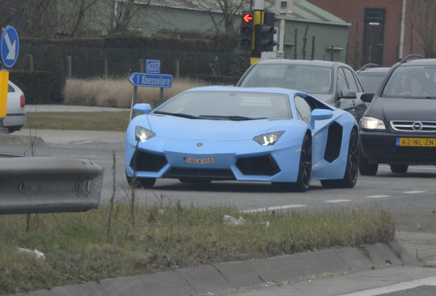 Lamborghini Aventador LP700-4