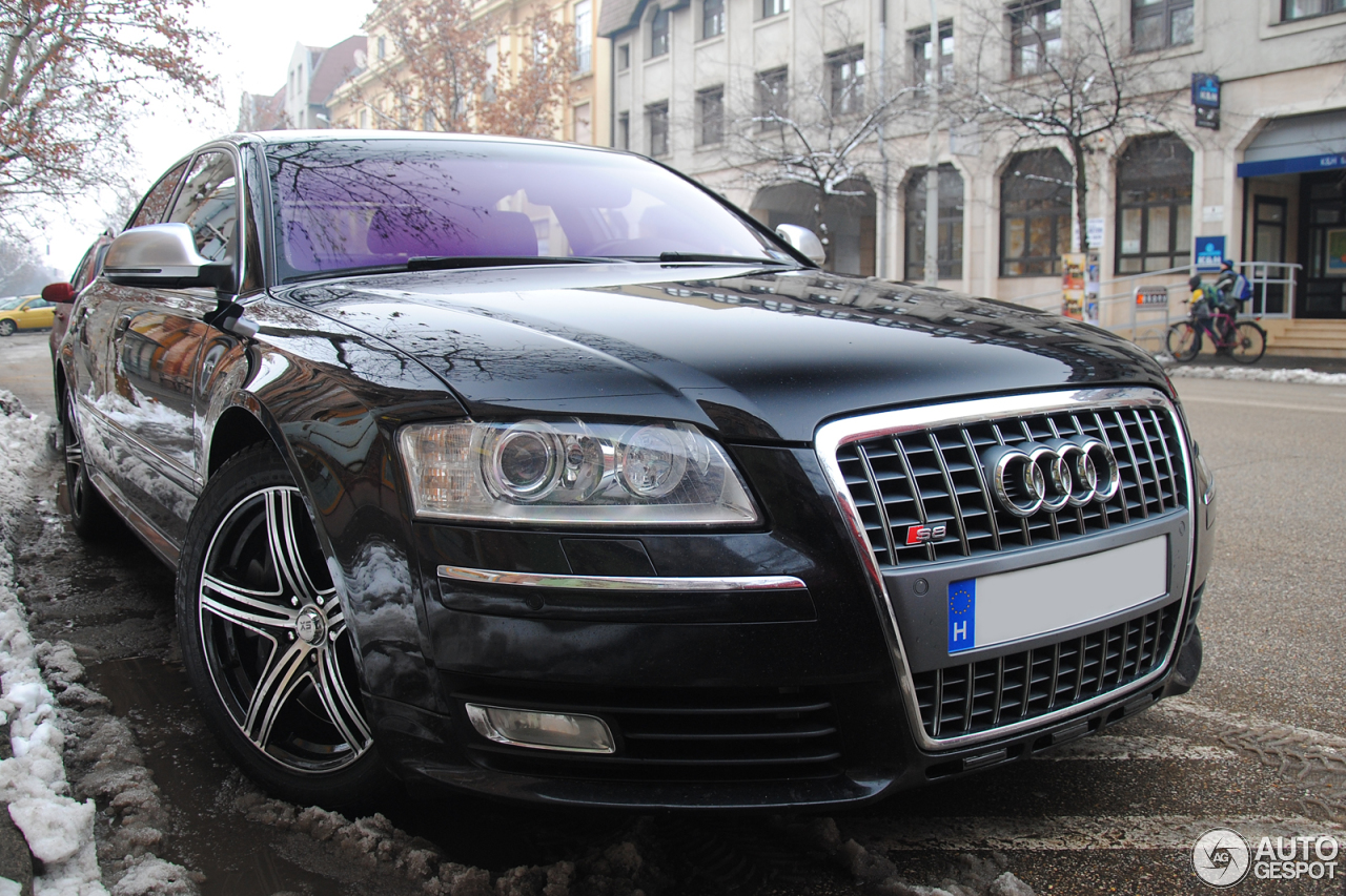 Audi S8 D3