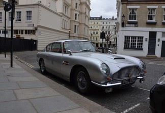 Aston Martin DB6 MKI