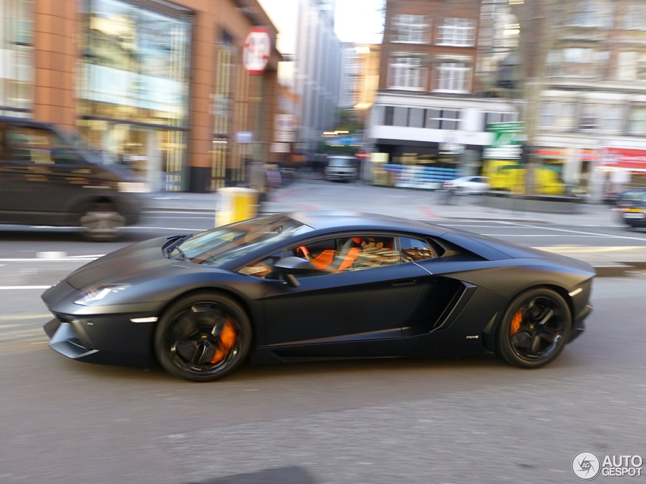 Lamborghini Aventador LP700-4