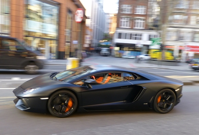 Lamborghini Aventador LP700-4