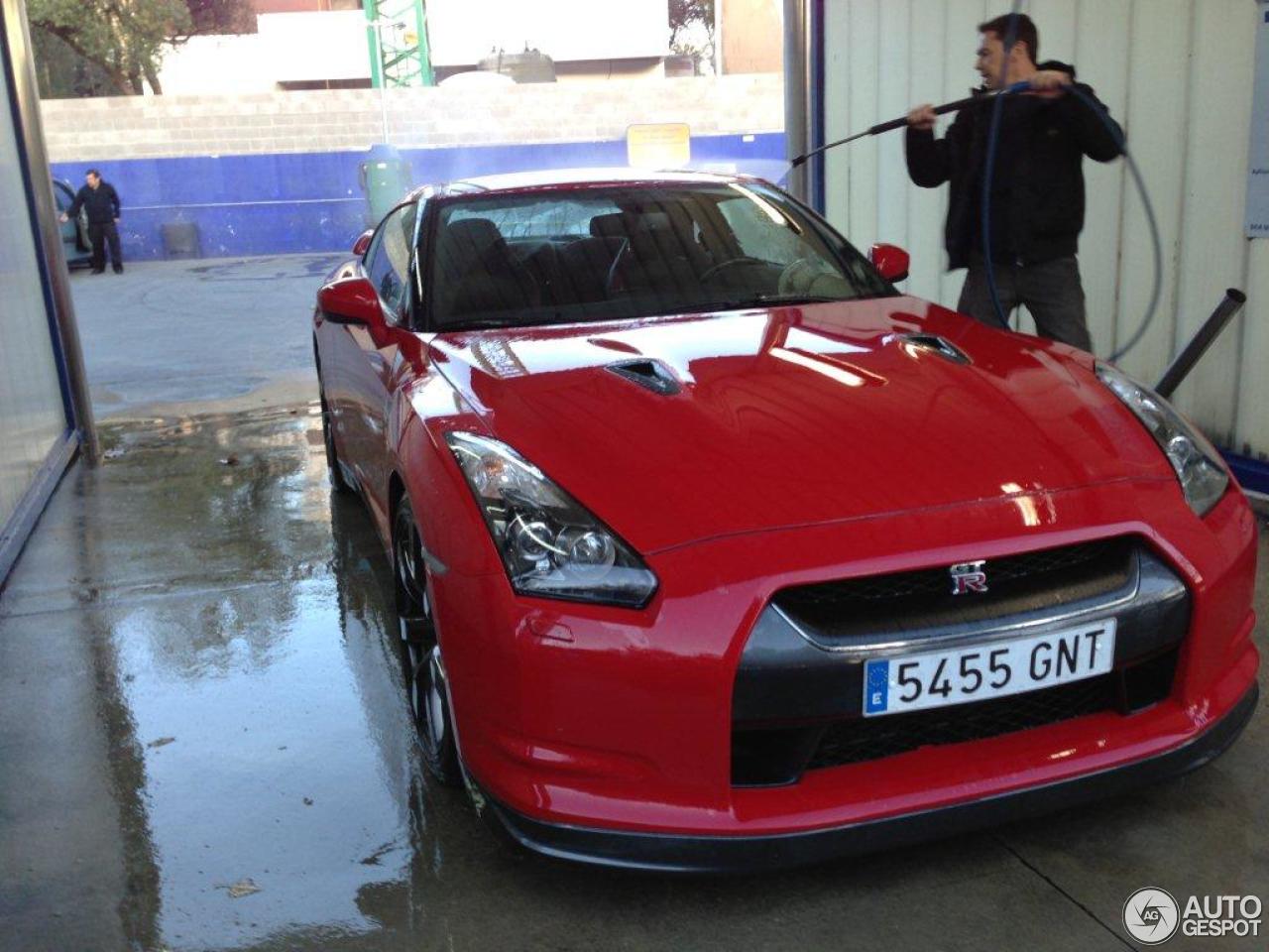 Nissan GT-R