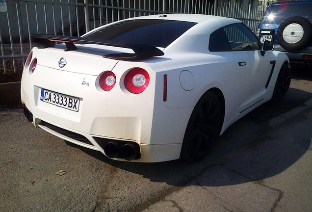 Nissan GT-R