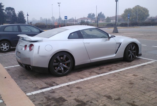 Nissan GT-R