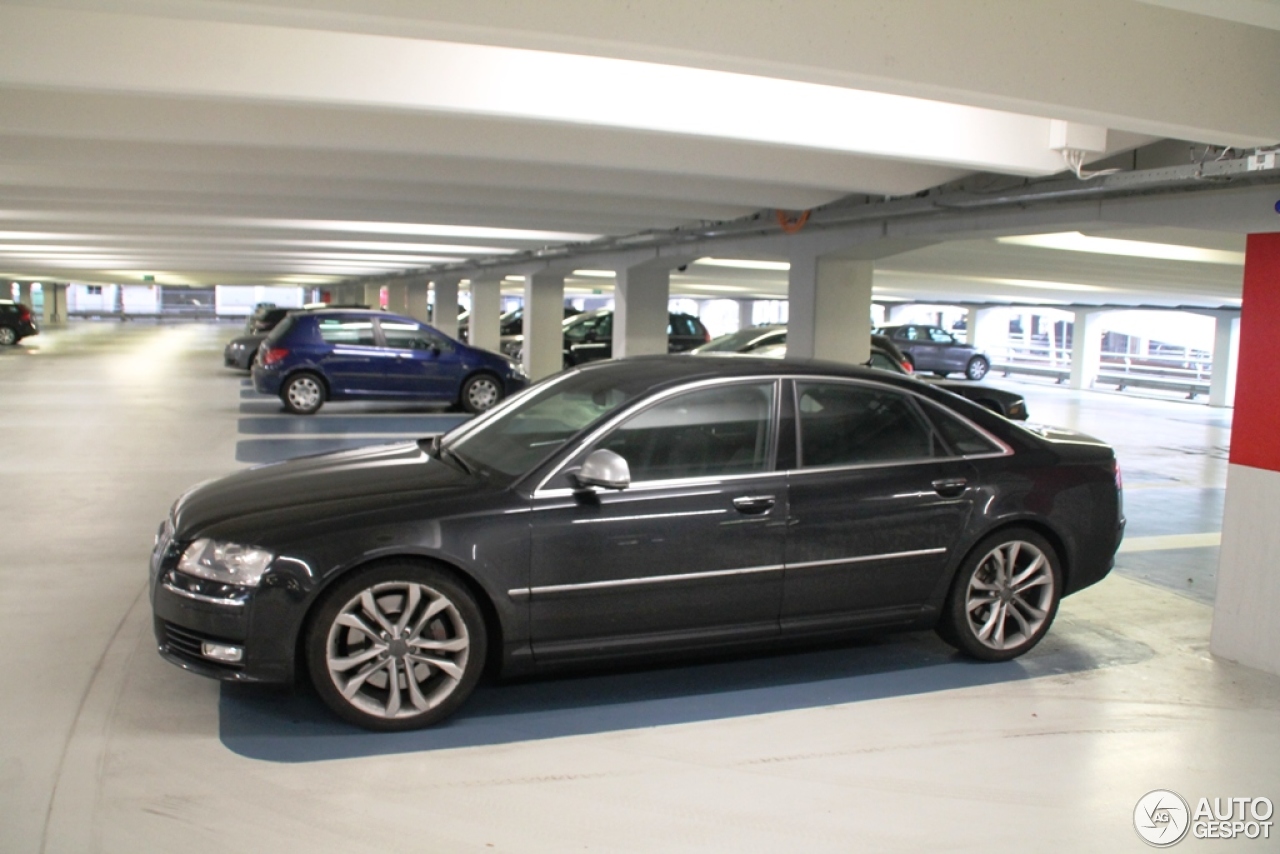 Audi S8 D3