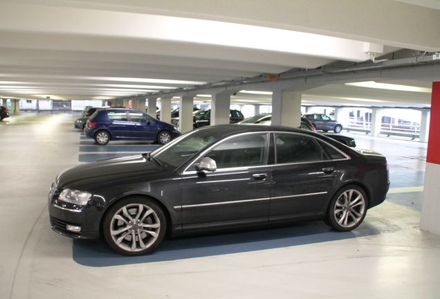 Audi S8 D3