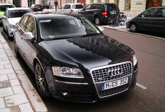 Audi S8 D3