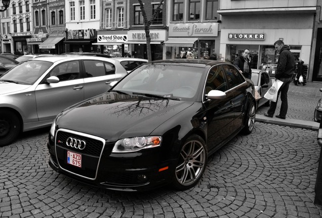 Audi RS4 Sedan