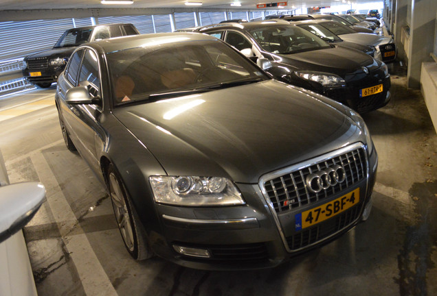 Audi S8 D3