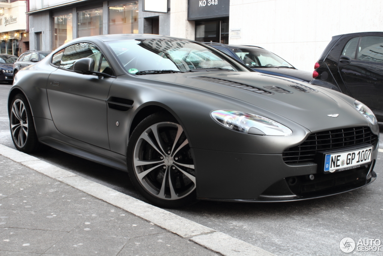 Aston Martin V12 Vantage