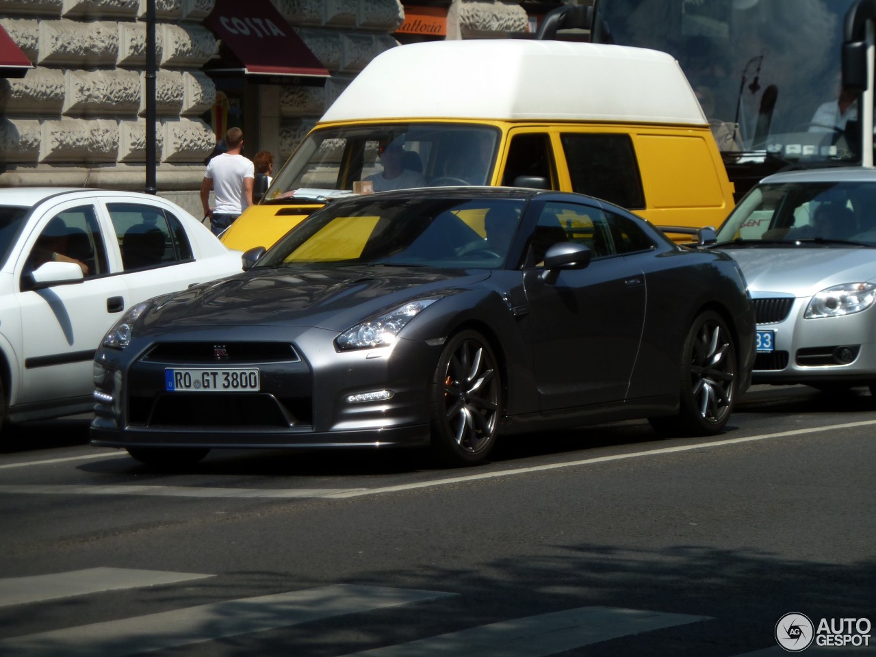 Nissan GT-R 2011